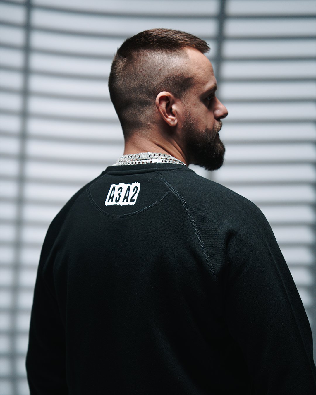 JH · BLACK · Crewneck - 11