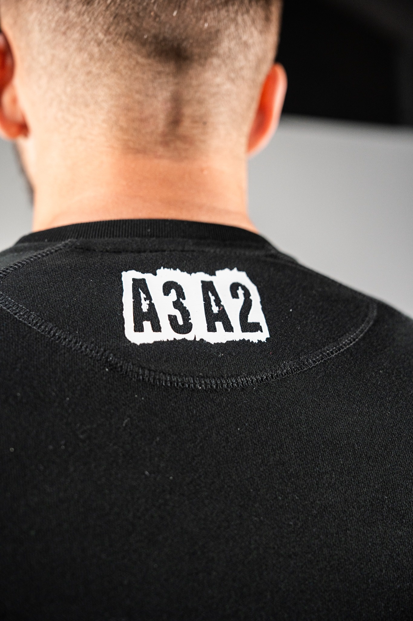 JH · BLACK · Crewneck - 6